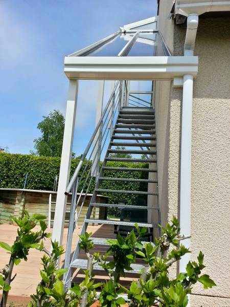 Préau escalier en aluminium