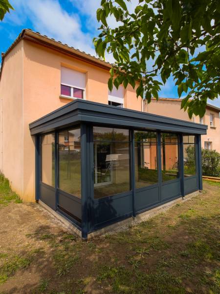 Pose d'une véranda en aluminium gris anthracite dans le Tarn 81 